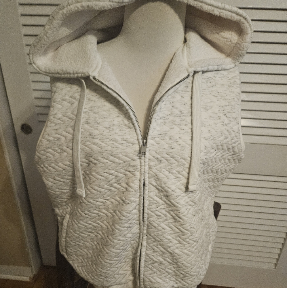 Merona Thick Hooded Zip-Up Vest in Cream Size XXl, New